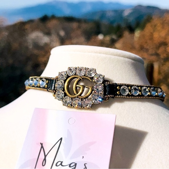 Gucci: Crystals Embellished Double GG Antique Calfskin Choker Necklace - Picture 10 of 15